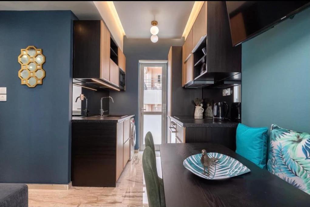 Artistic Apt In Vibrant Gazi With Large Terrace By Ghh Athén Kültér fotó